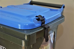 Bin latch with lid handle